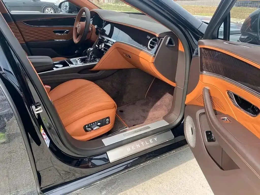 Bentley Flying Spur — фото 3