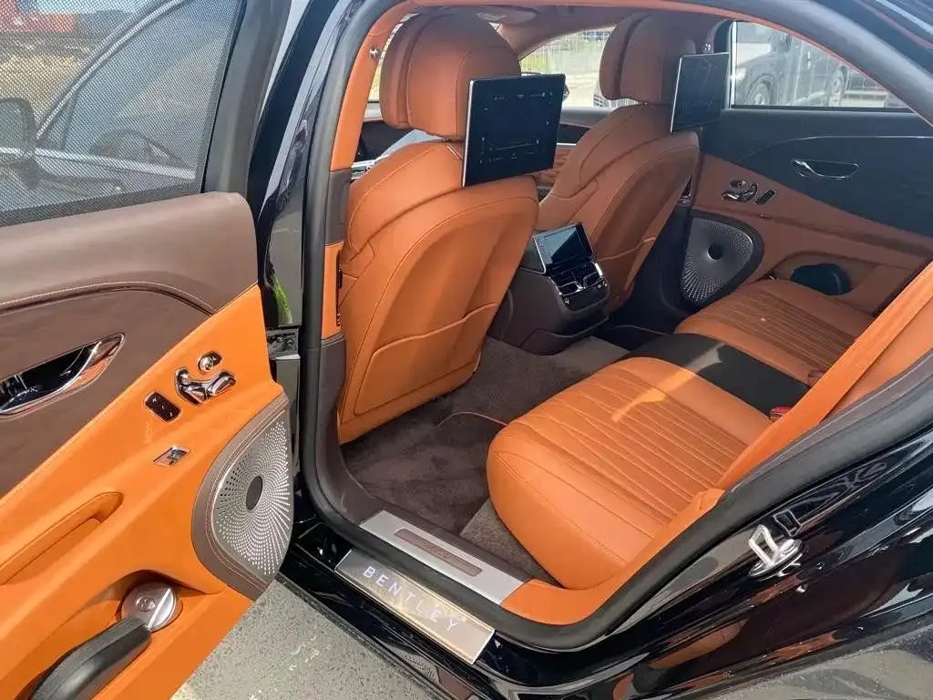 Bentley Flying Spur — фото 6