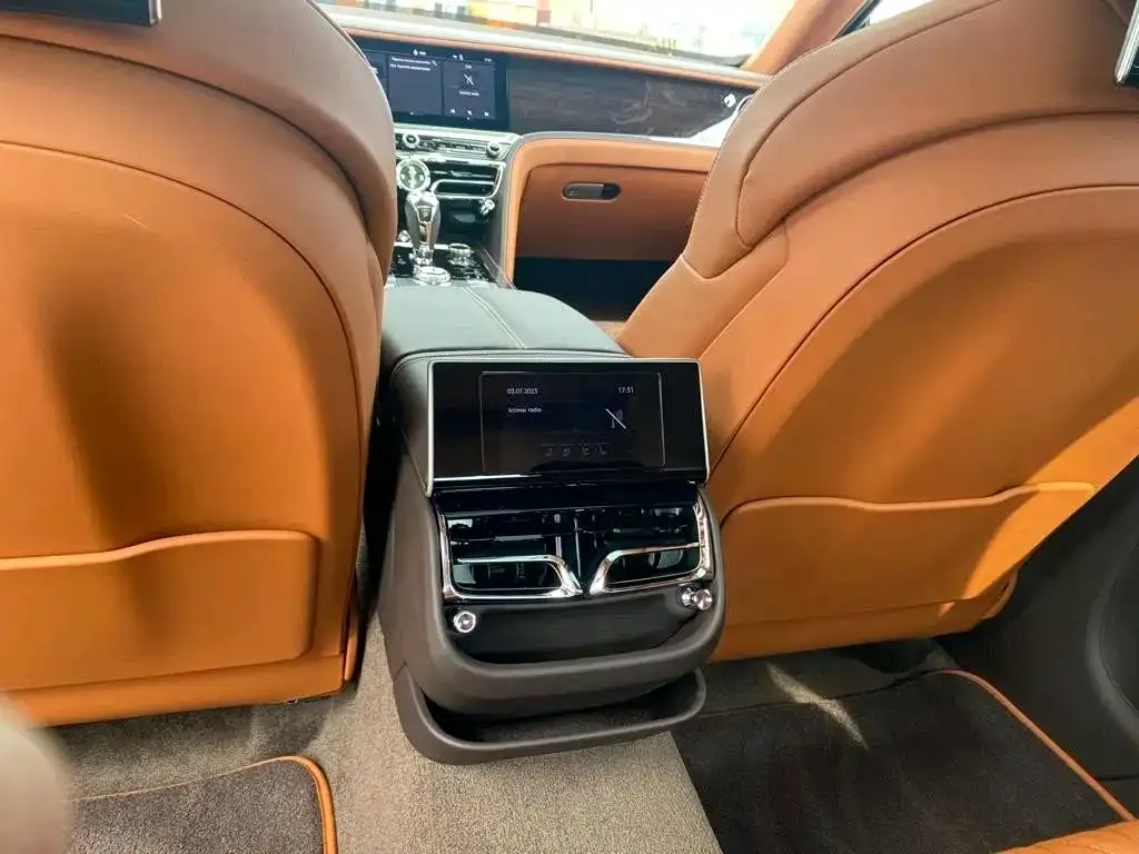 Bentley Flying Spur — фото 5