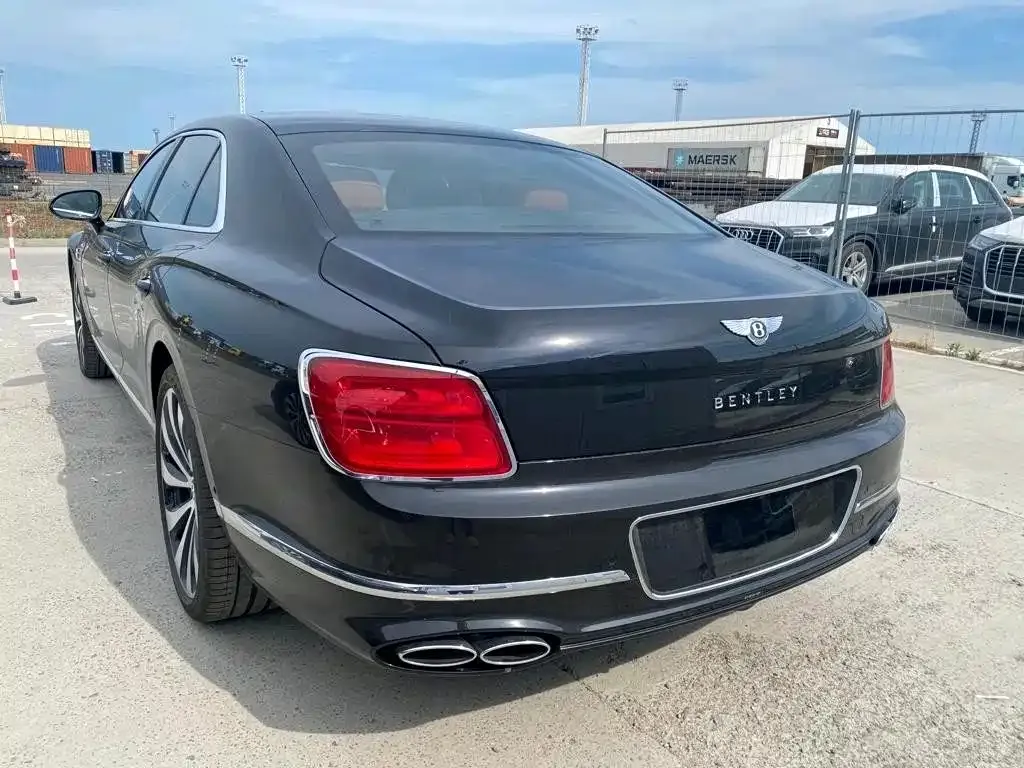 Bentley Flying Spur — фото 2