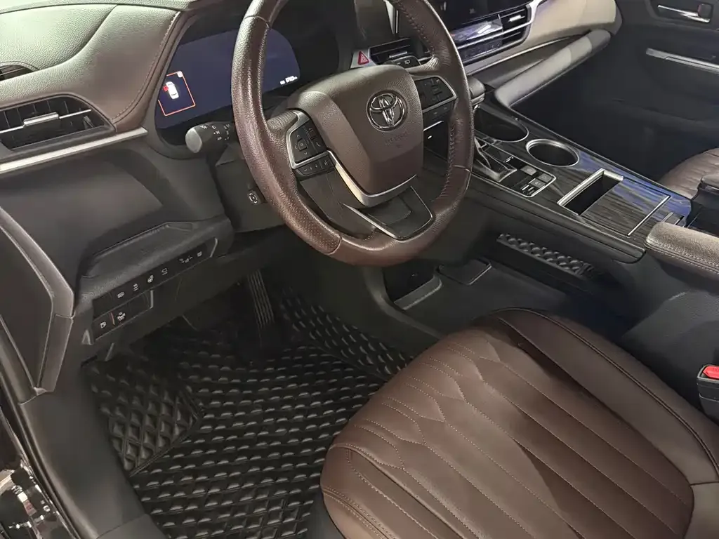 Toyota Granvia — фото 6