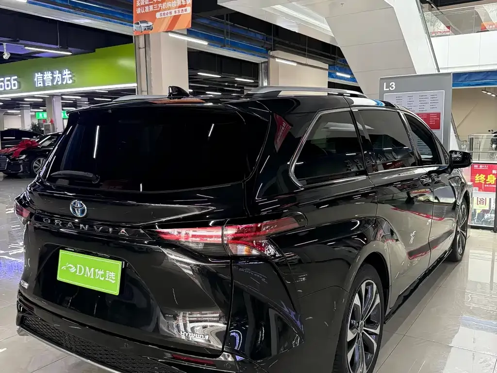 Toyota Granvia — фото 10