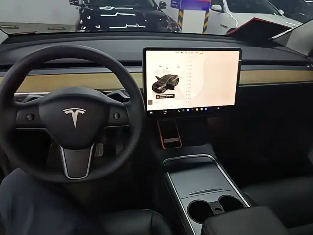 Tesla Model Y — фото 3