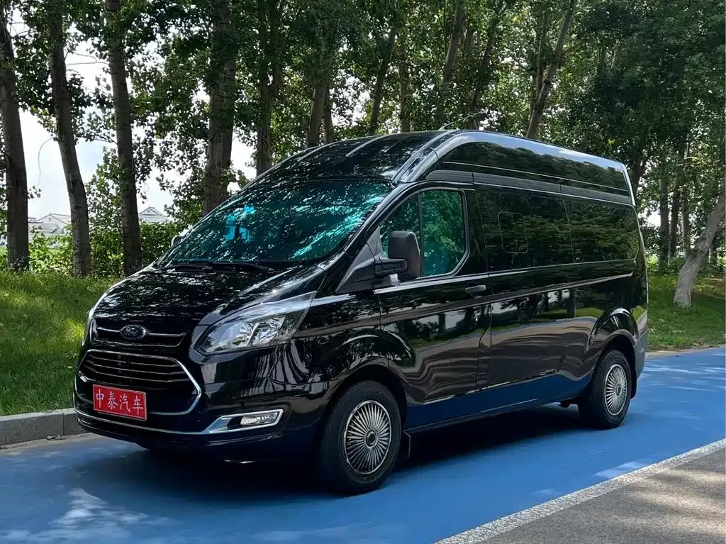 Ford Transit — фото 1