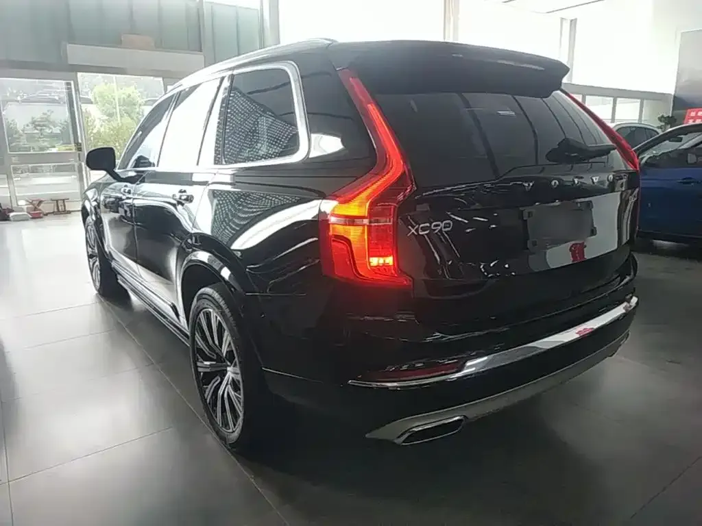 Volvo XC90 — фото 8