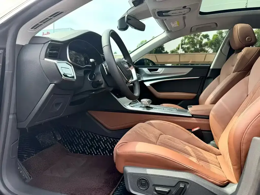 Audi A7L — фото 2