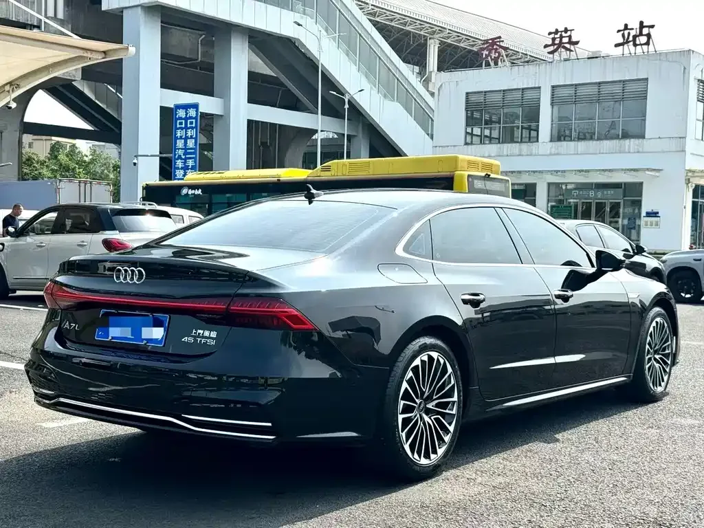 Audi A7L — фото 8