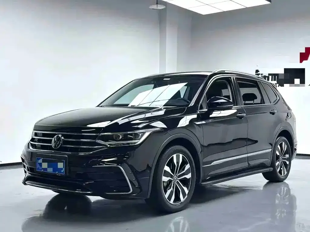 Volkswagen Tiguan L — фото 1
