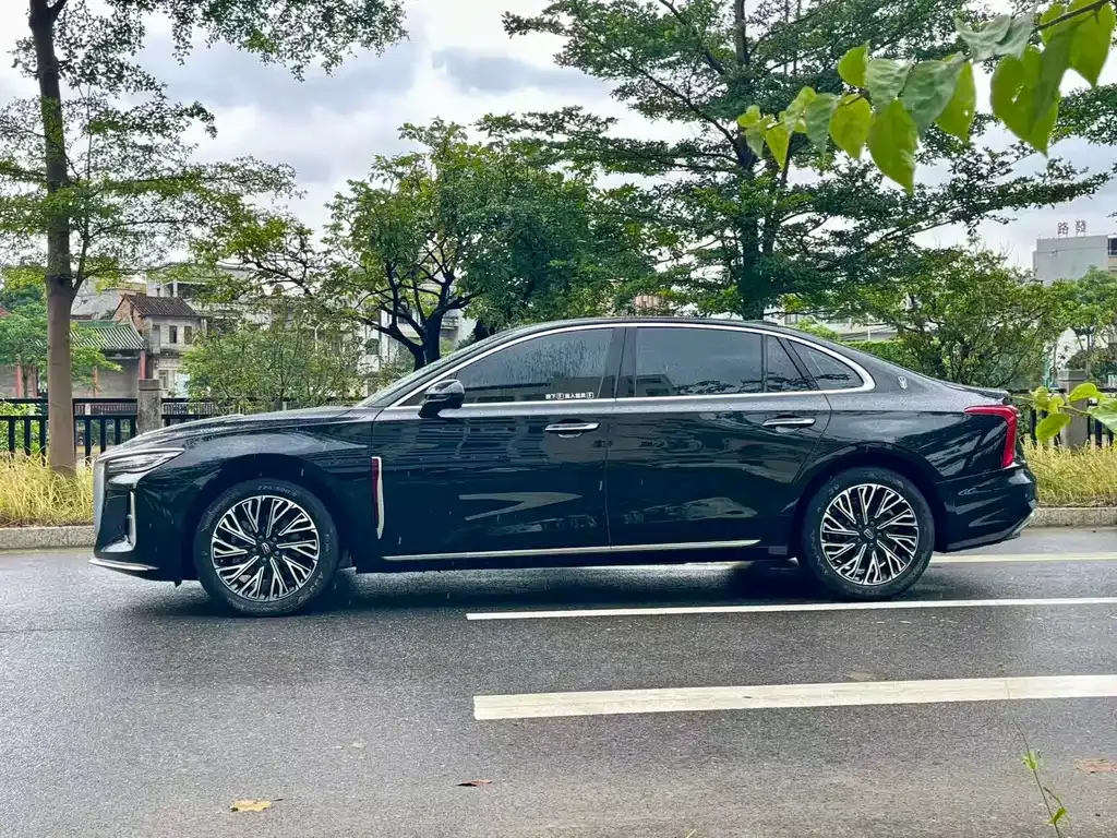 Hongqi H5 — фото 2