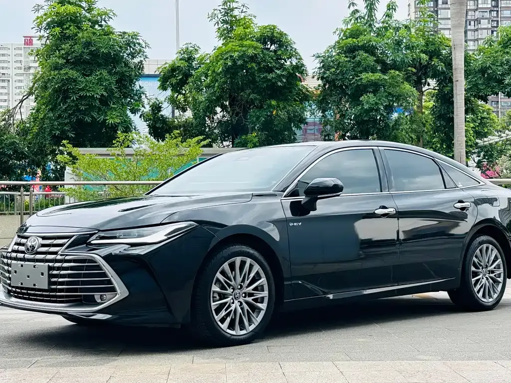 Toyota Avalon — фото 1