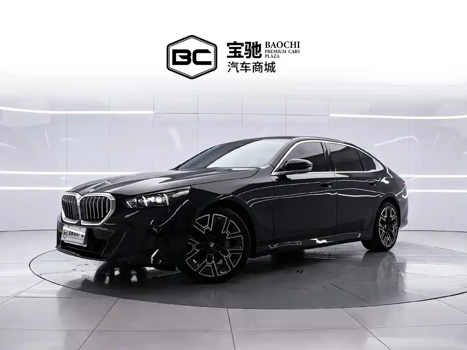 BMW 5 Series — фото 1