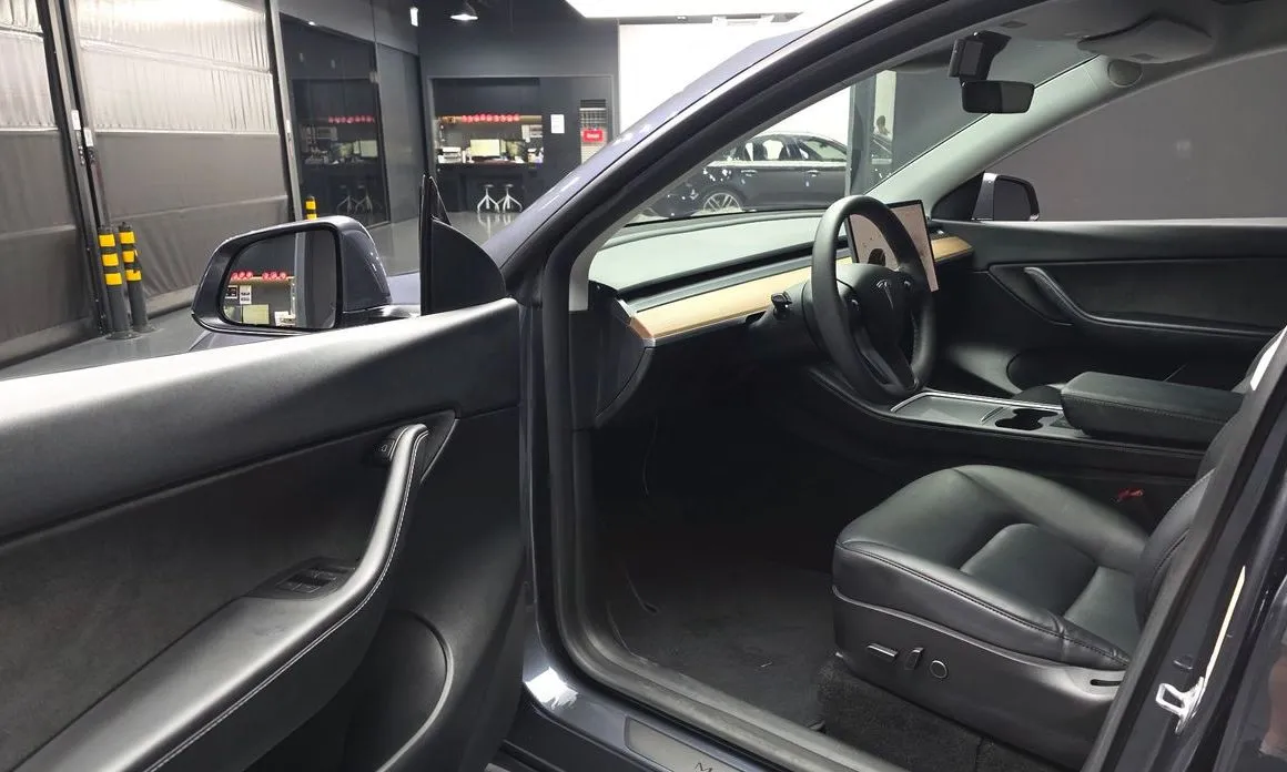 Tesla Model Y — фото 9
