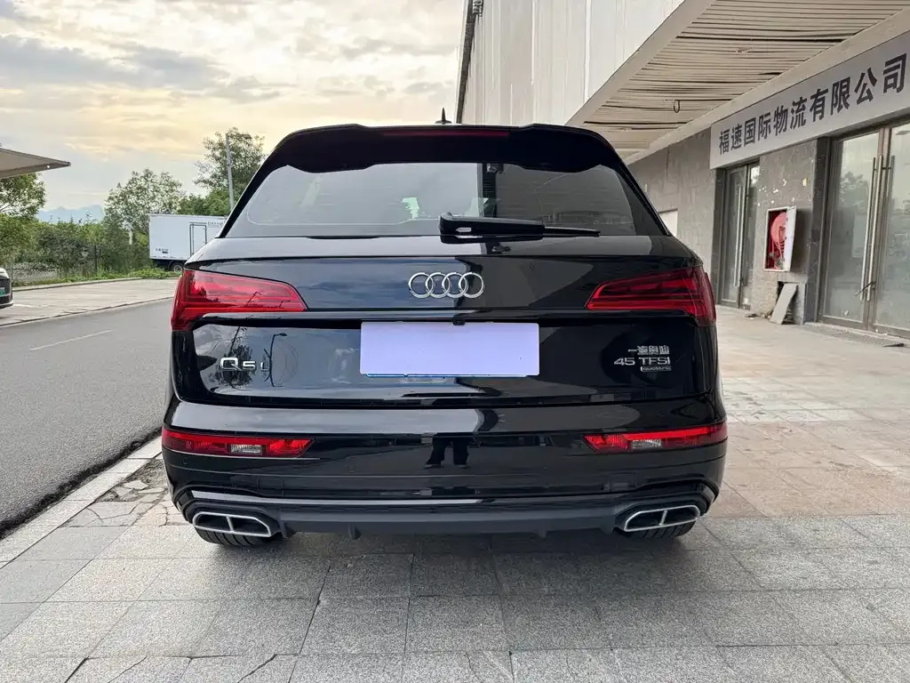 Audi Q5L — фото 7