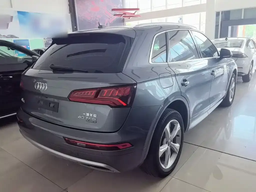 Audi Q5L — фото 6