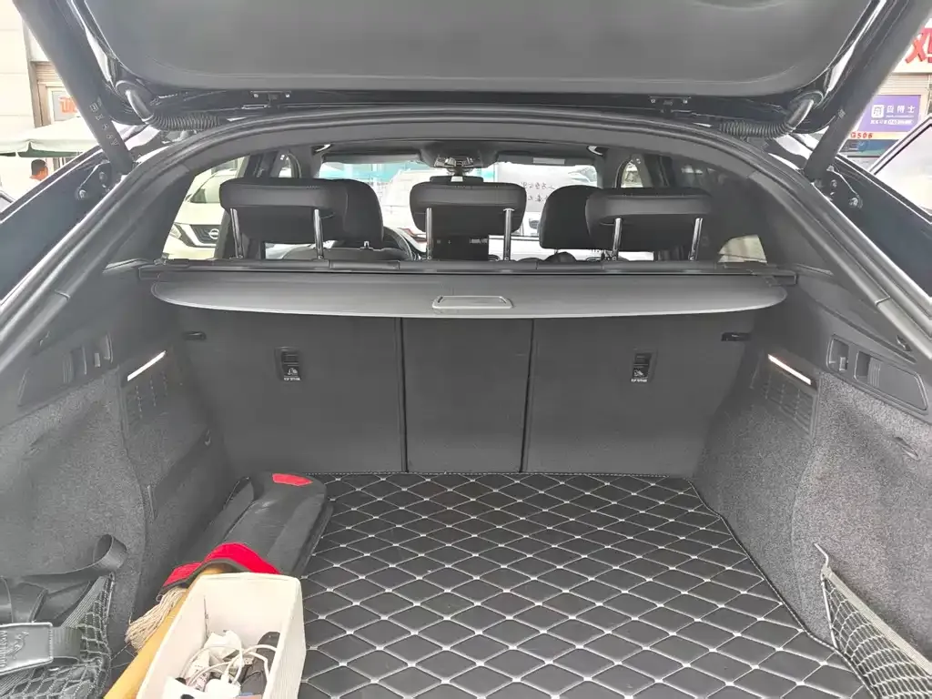 Audi Q5L Sportback — фото 4