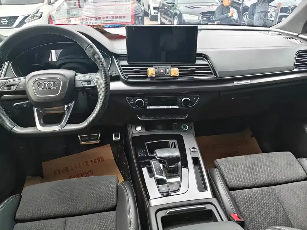 Audi Q5L Sportback — фото 5