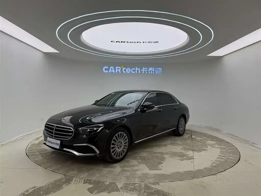 Mercedes-Benz E-Class — фото 1
