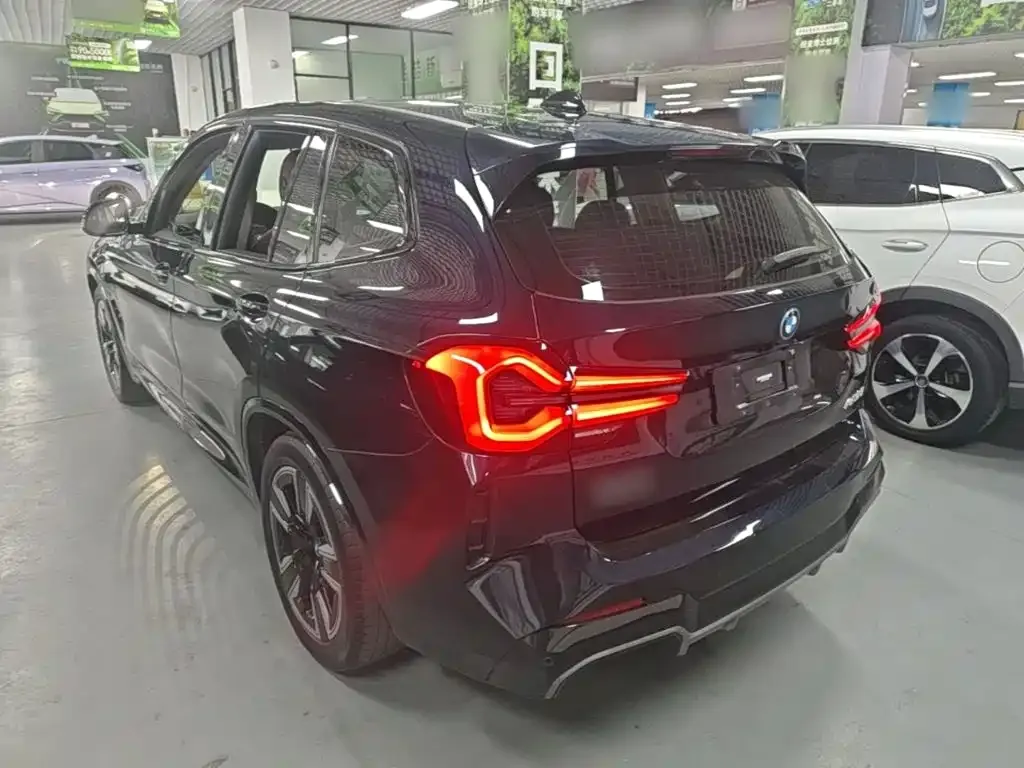 BMW iX3 — фото 10