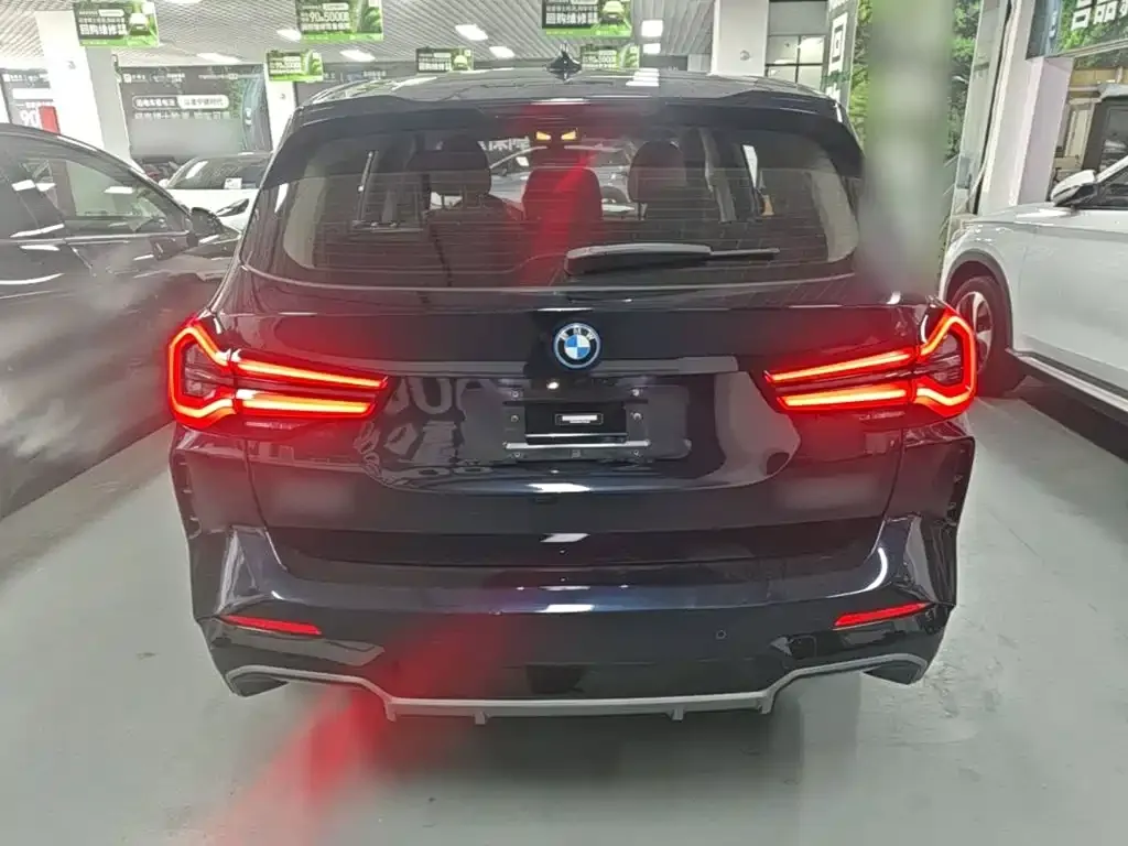 BMW iX3 — фото 3