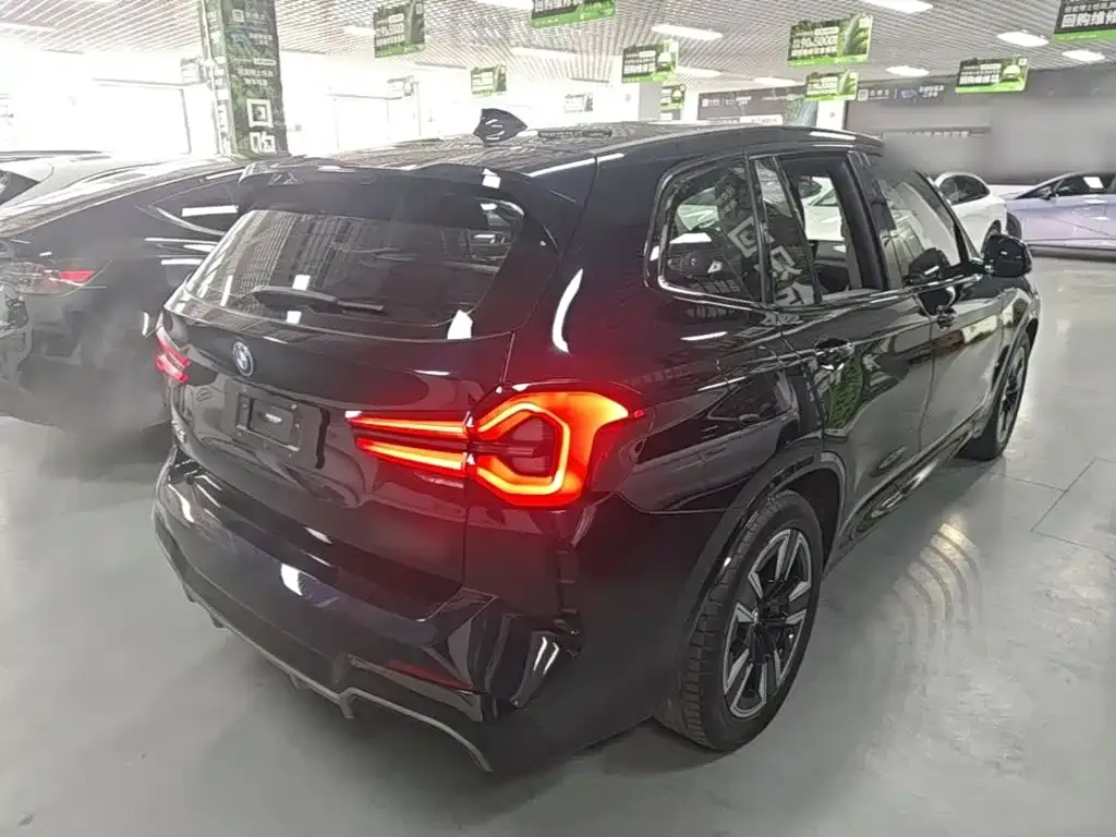 BMW iX3 — фото 4