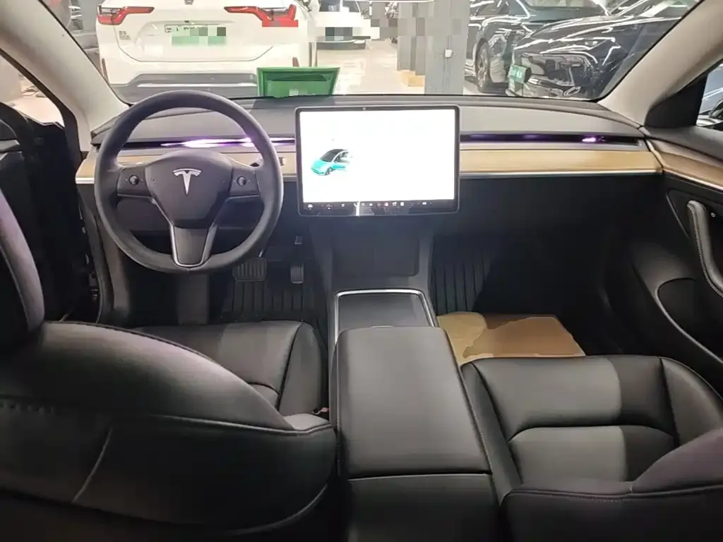 Tesla Model 3 — фото 8
