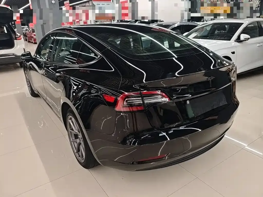 Tesla Model 3 — фото 10