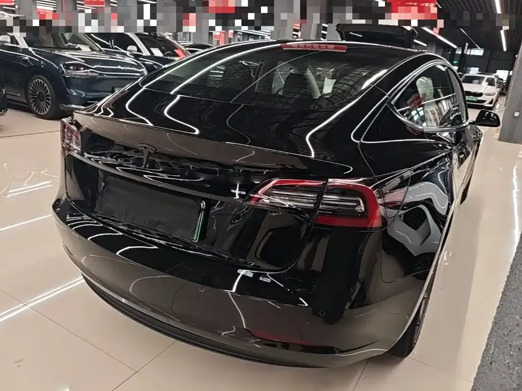 Tesla Model 3 — фото 4