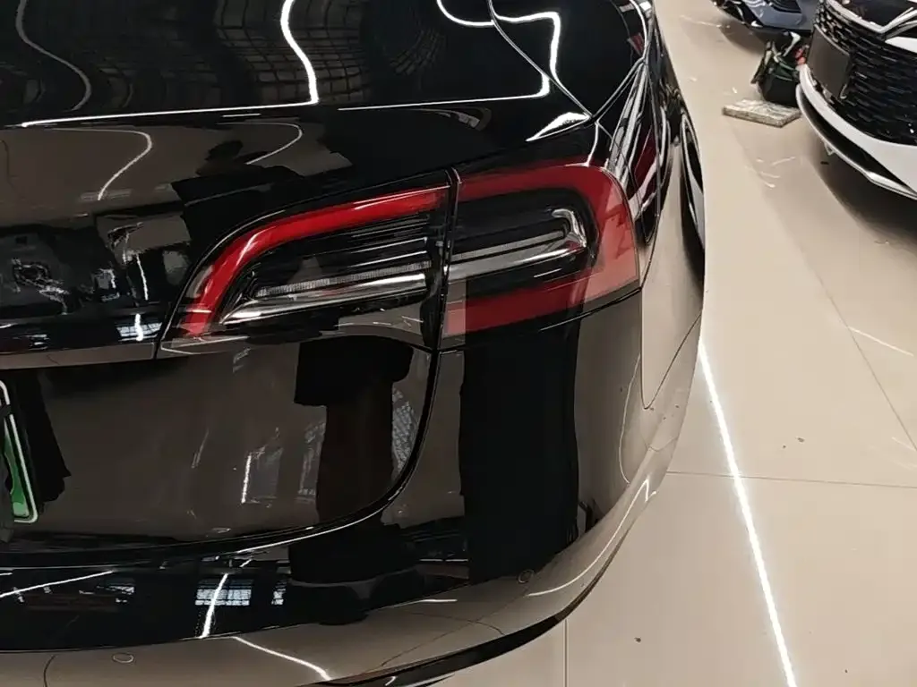 Tesla Model 3 — фото 9