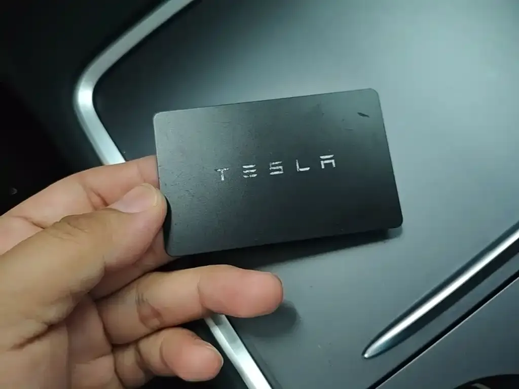 Tesla Model 3 — фото 2