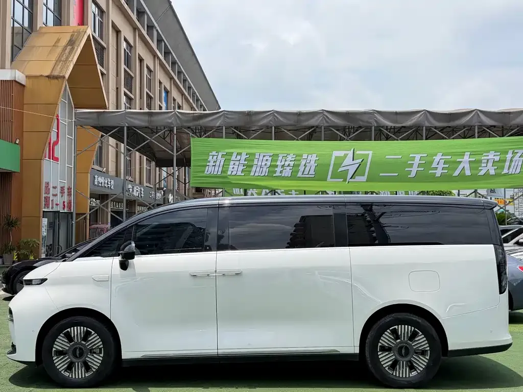 Geely Yizhen L380 2024 из CN, фото 4