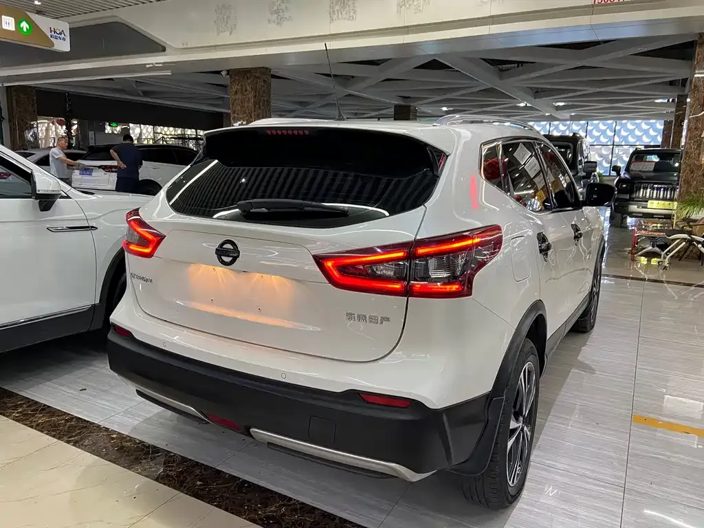 Nissan Qashqai — фото 9