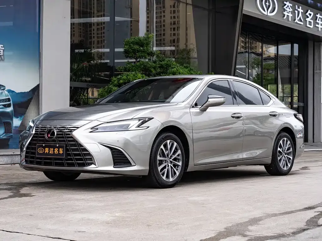 Lexus ES — фото 1