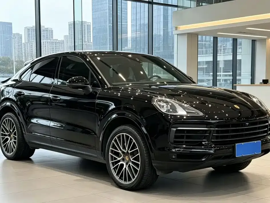 Porsche Cayenne — фото 1