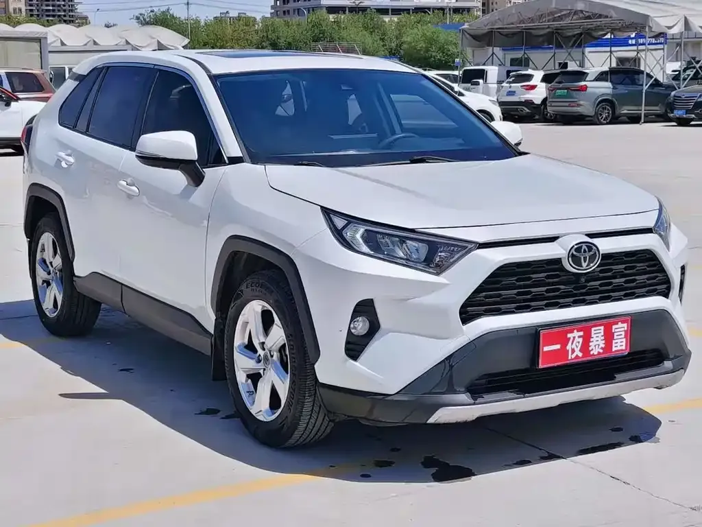 Toyota RAV4 — фото 5