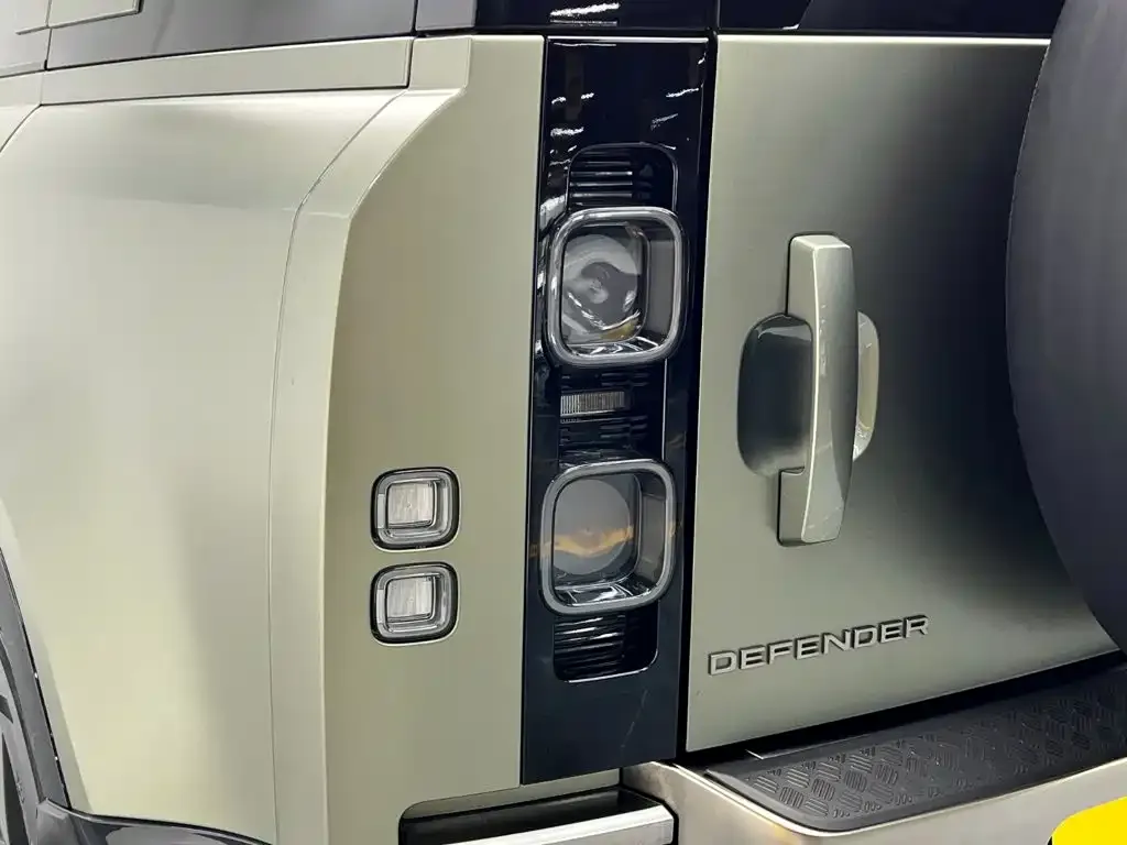 Land Rover Defender — фото 6