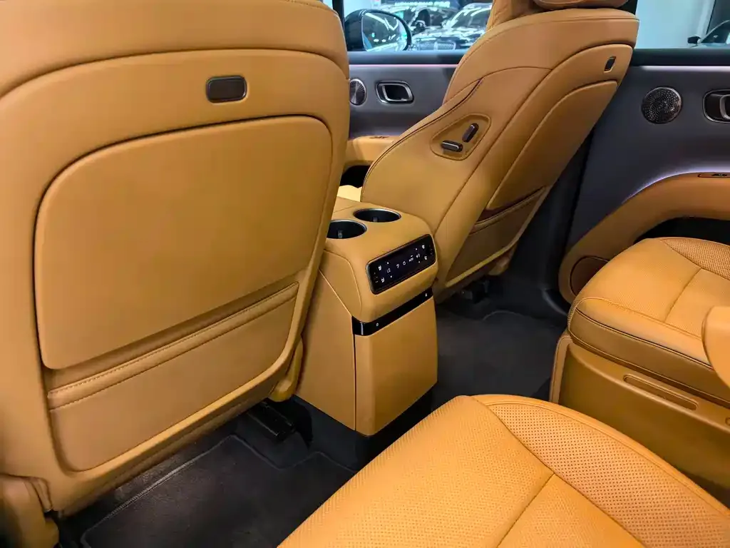 Li Auto i8 — фото 10