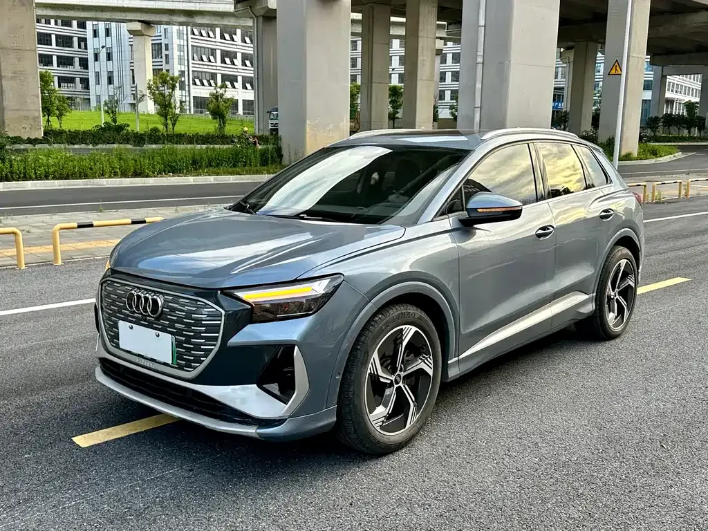 Audi Q4 e-tron — фото 1