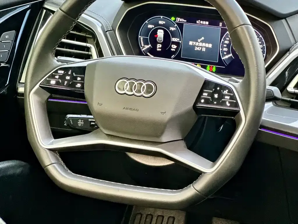 Audi Q4 e-tron — фото 8