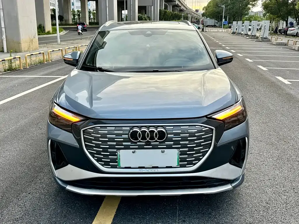 Audi Q4 e-tron — фото 9