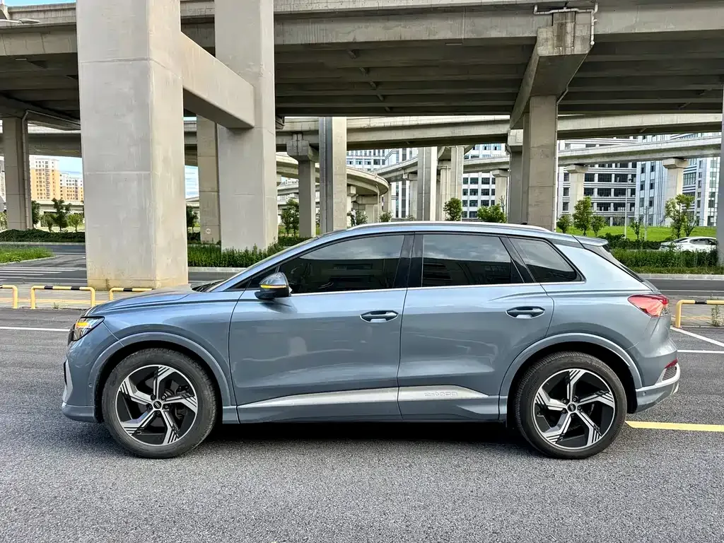Audi Q4 e-tron — фото 6