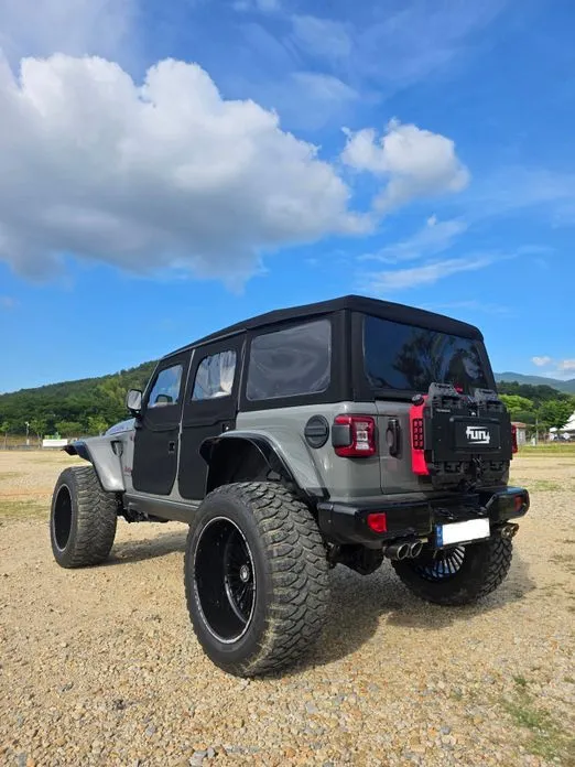 Jeep Wrangler — фото 9