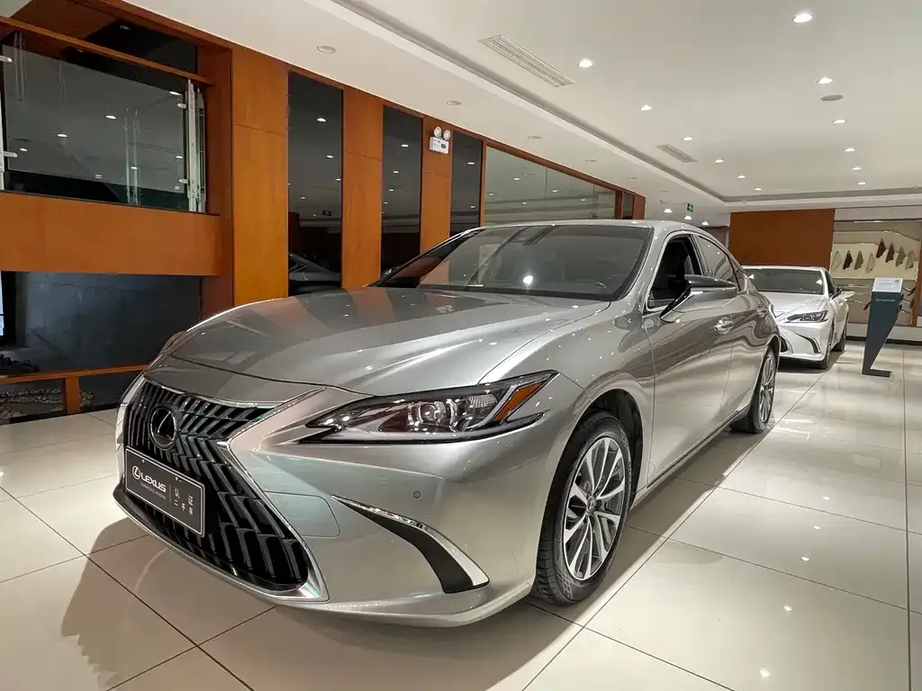 Lexus ES — фото 1