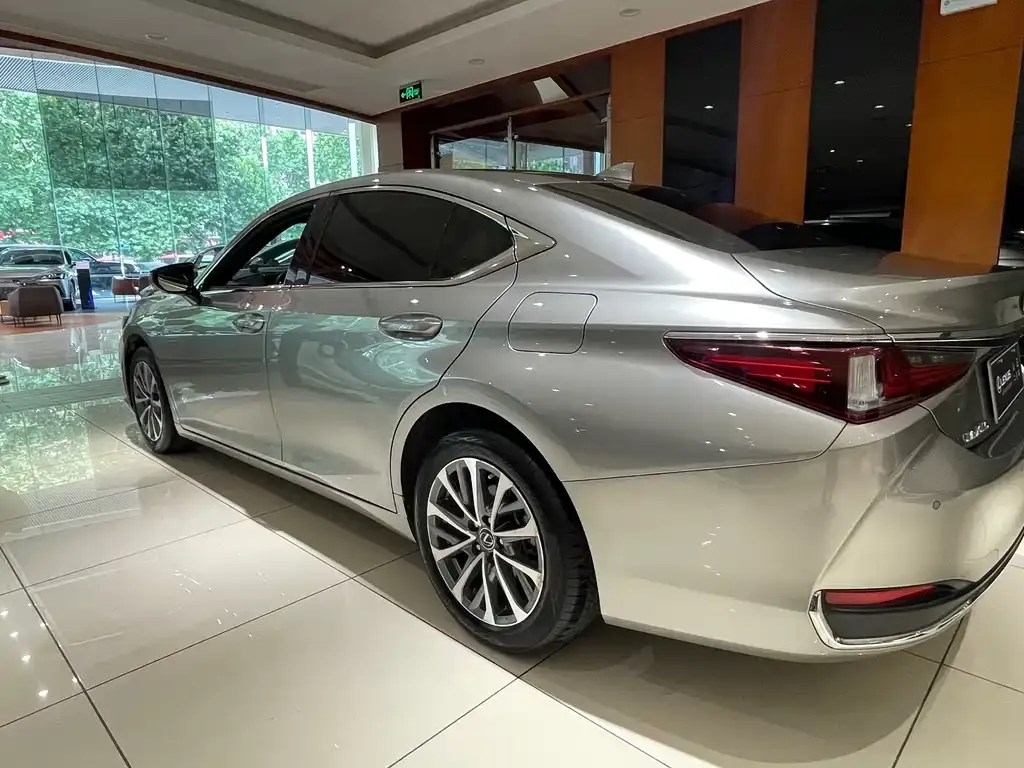 Lexus ES — фото 4