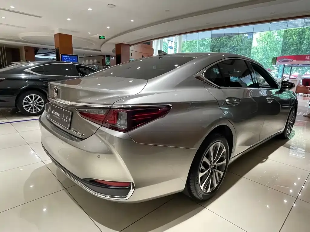 Lexus ES — фото 9