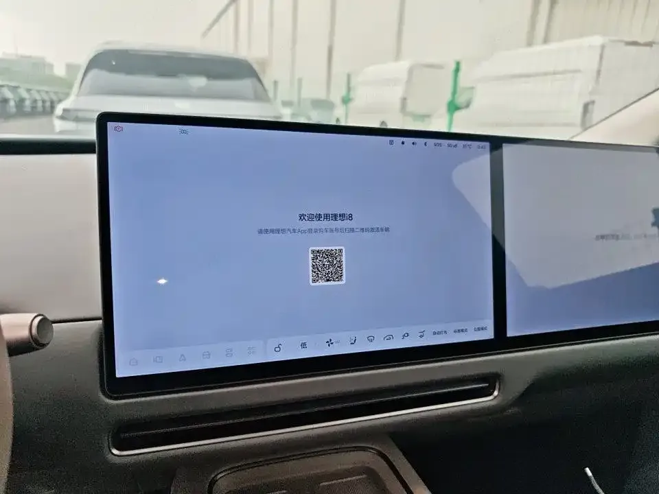 Li Auto i8 — фото 3