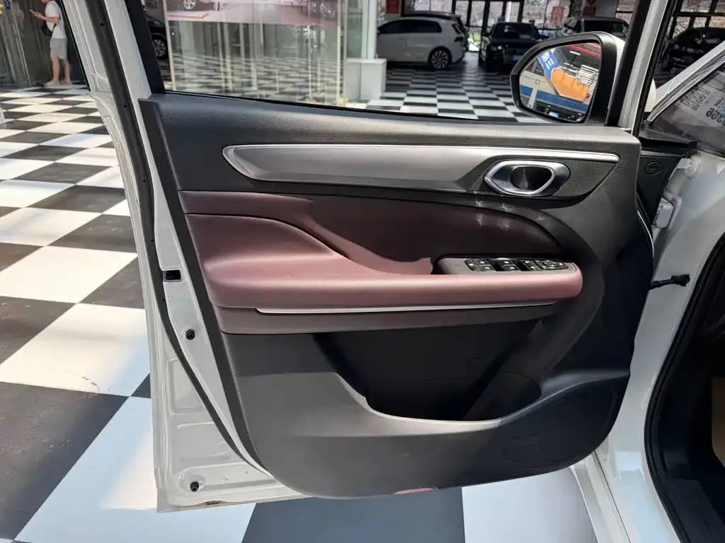 GAC Motor Trumpchi M6 — фото 8