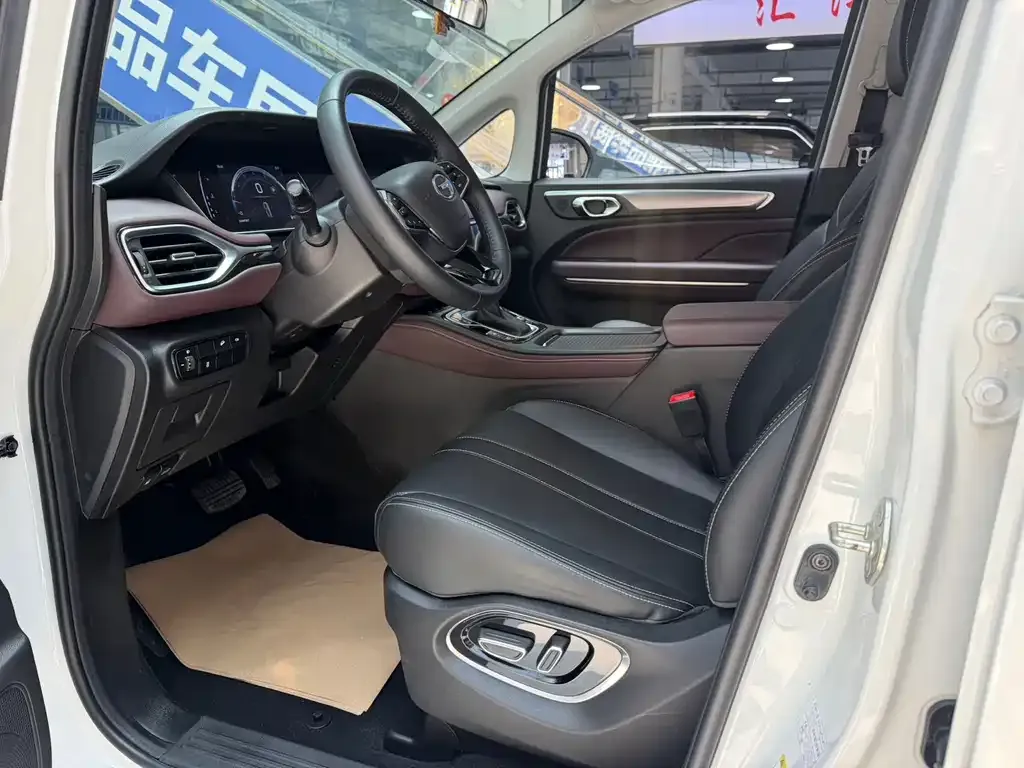 GAC Motor Trumpchi M6 — фото 3