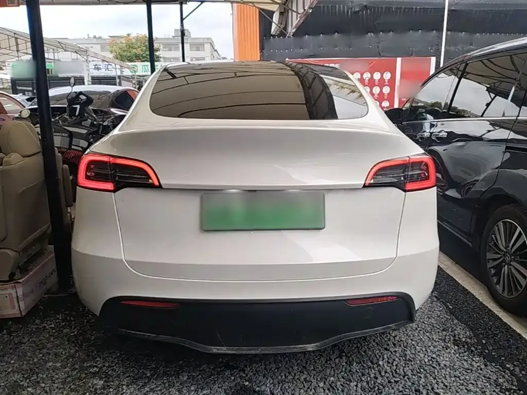 Tesla Model Y — фото 9
