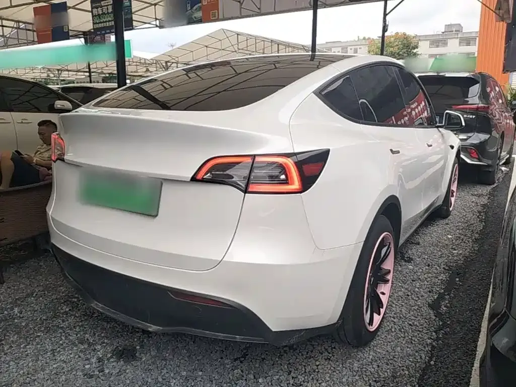 Tesla Model Y — фото 7