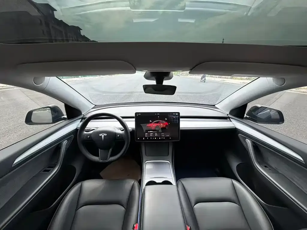 Tesla Model Y — фото 7